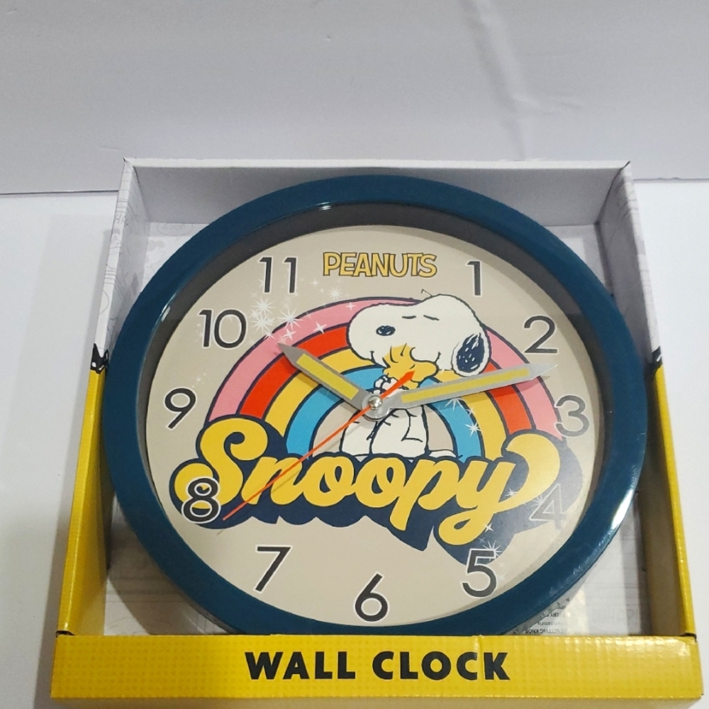 Peanuts Snoopy and tweety round circle analog pencil shaped dial wall clock new